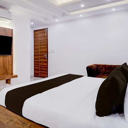 Townhouse Hotel Grand Emporio By Sbg Near Vaishali Metro Station غازي أباد المظهر الخارجي الصورة