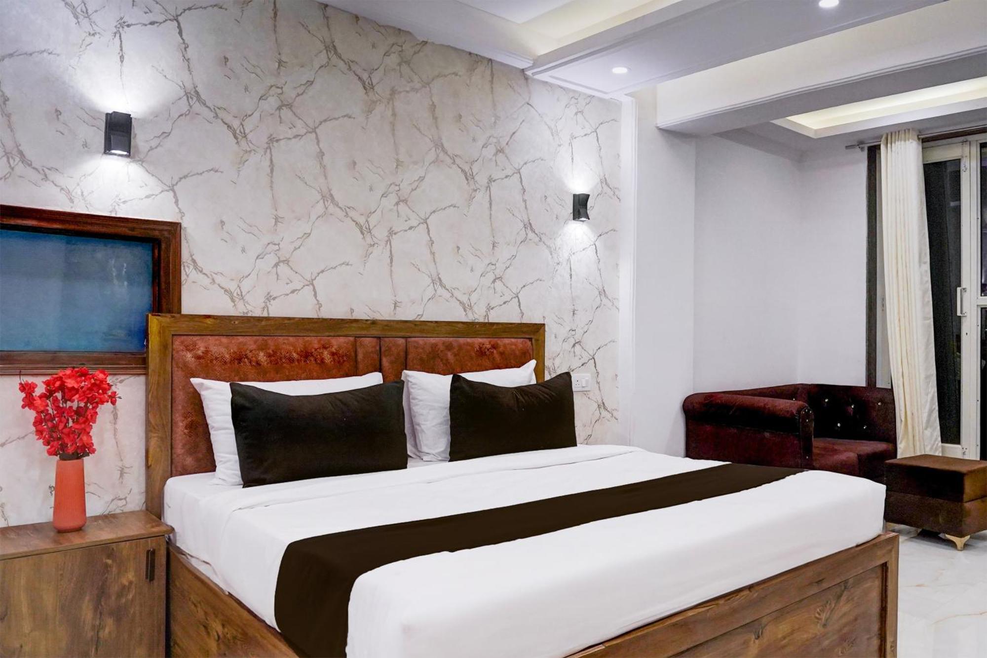 Townhouse Hotel Grand Emporio By Sbg Near Vaishali Metro Station غازي أباد المظهر الخارجي الصورة