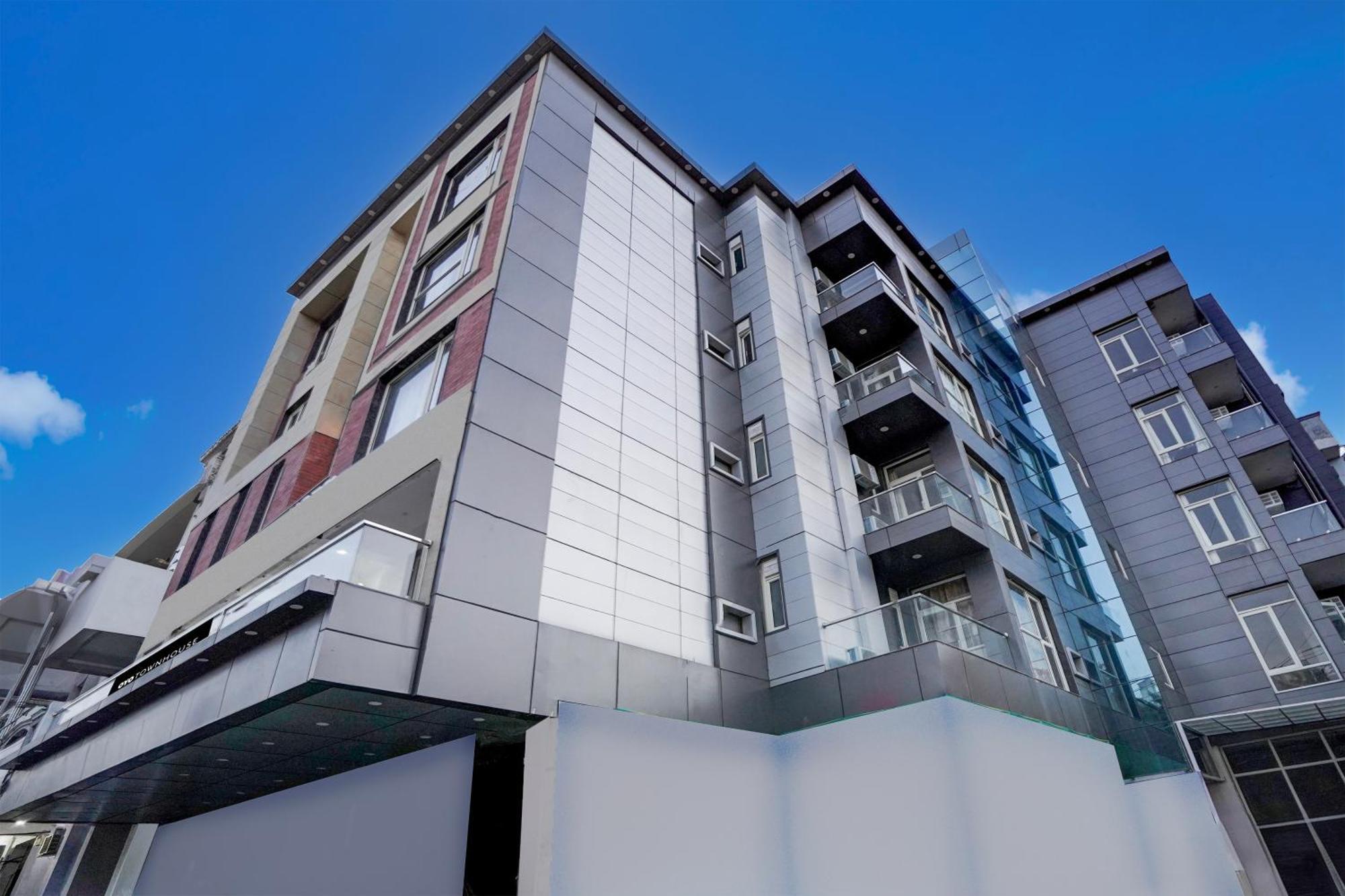 Townhouse Hotel Grand Emporio By Sbg Near Vaishali Metro Station غازي أباد المظهر الخارجي الصورة