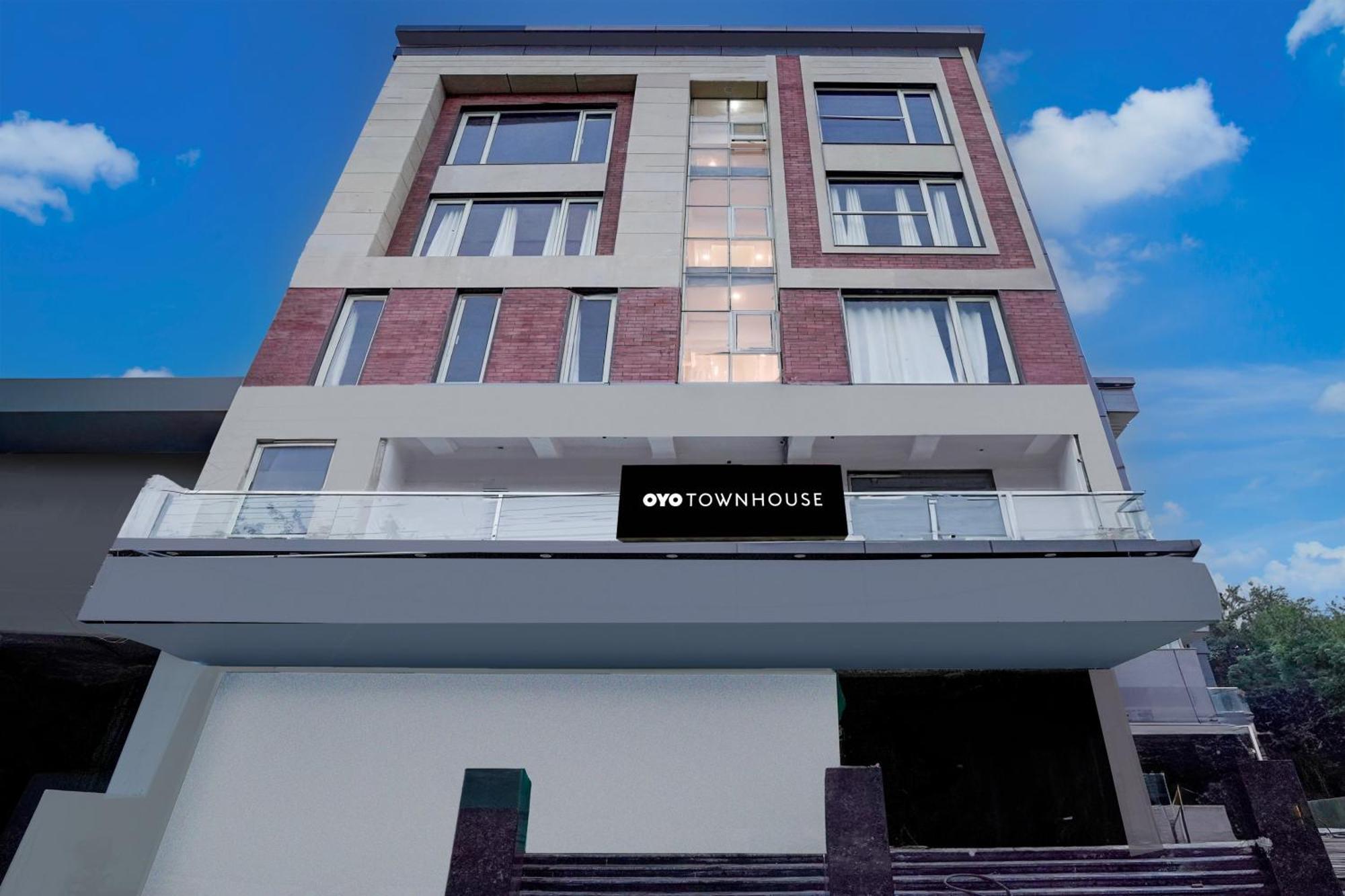 Townhouse Hotel Grand Emporio By Sbg Near Vaishali Metro Station غازي أباد المظهر الخارجي الصورة