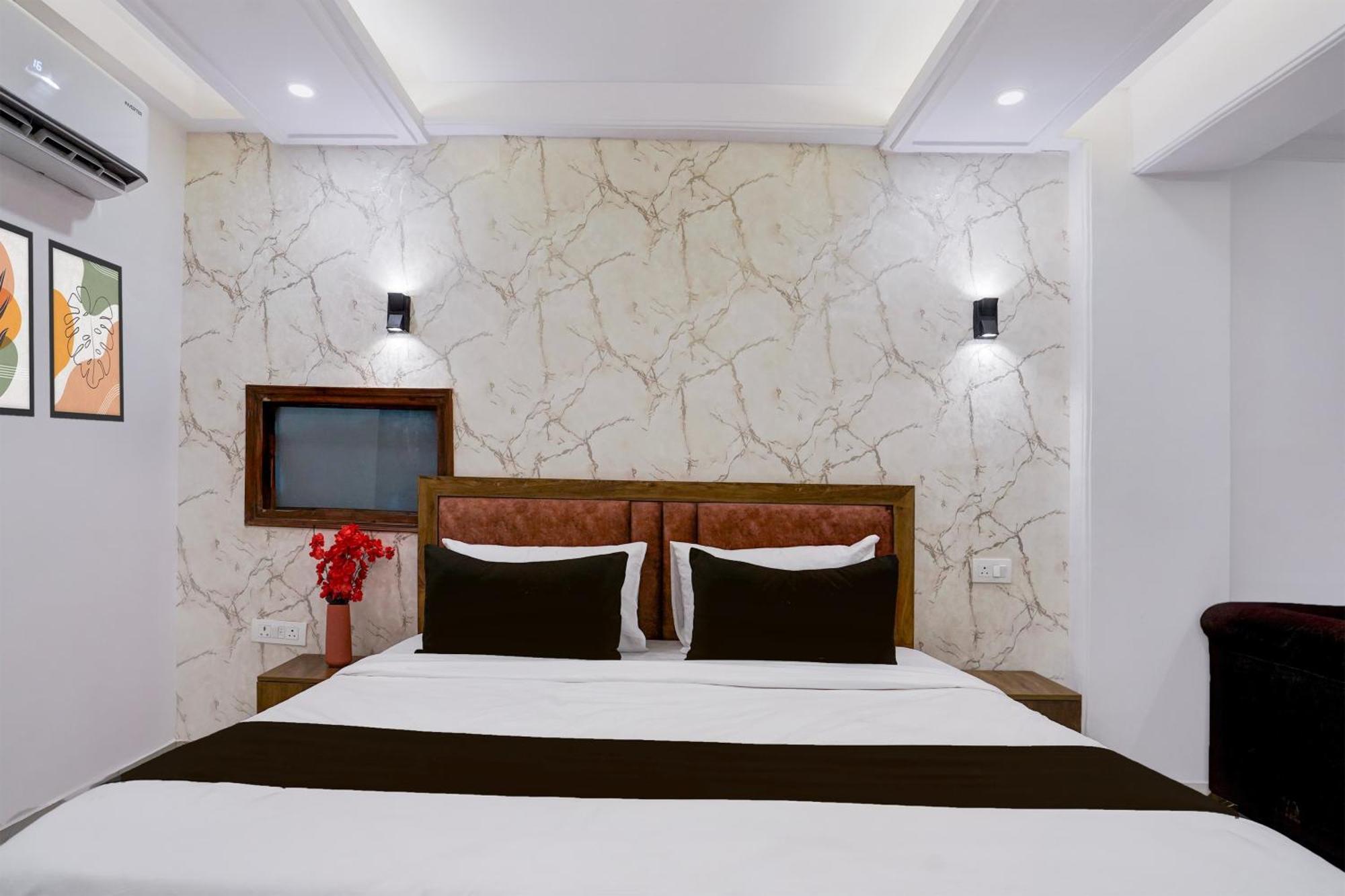 Townhouse Hotel Grand Emporio By Sbg Near Vaishali Metro Station غازي أباد المظهر الخارجي الصورة