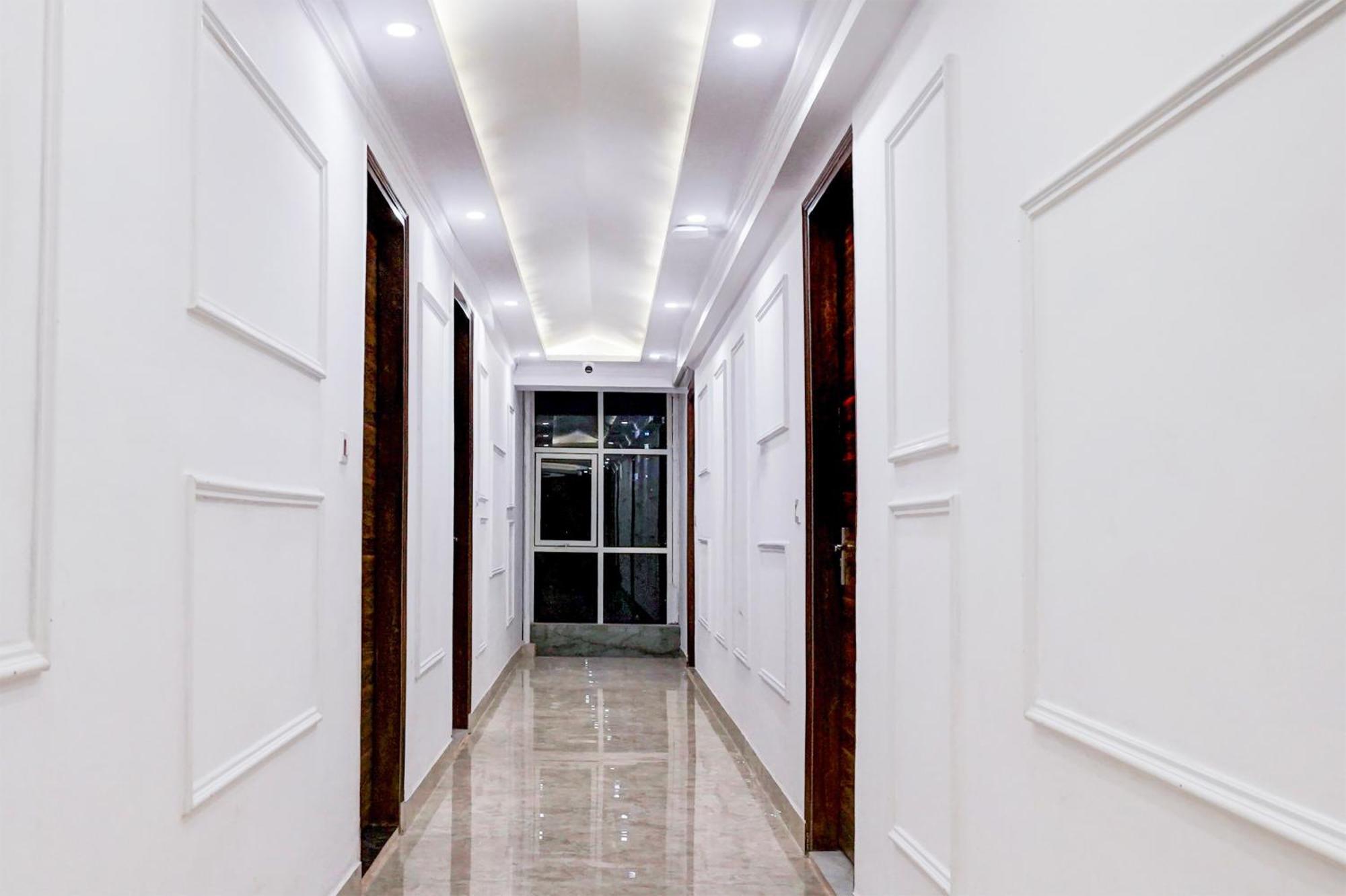 Townhouse Hotel Grand Emporio By Sbg Near Vaishali Metro Station غازي أباد المظهر الخارجي الصورة