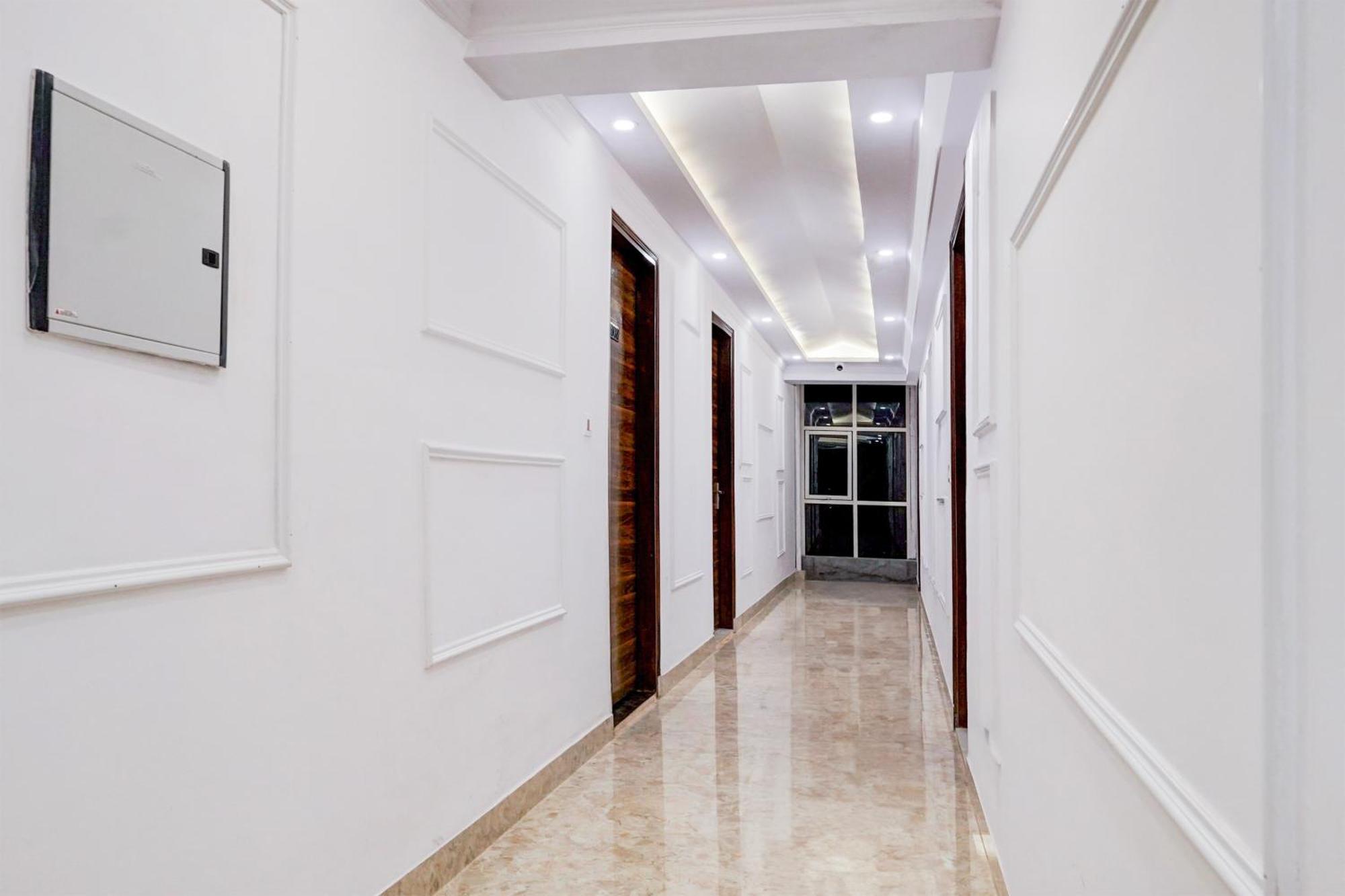 Townhouse Hotel Grand Emporio By Sbg Near Vaishali Metro Station غازي أباد المظهر الخارجي الصورة